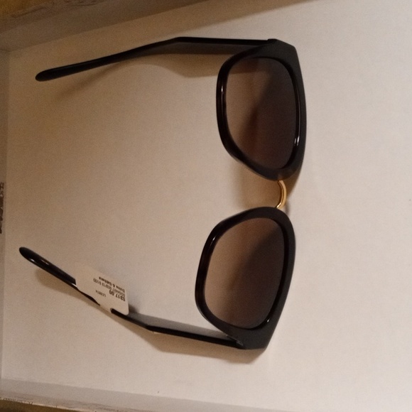 Dolce & Gabbana Tortoise Shell Sunglasses - Picture 5 of 7